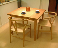 タモの正方形テーブル
